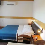 Apartament 1 *