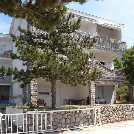 Apartament 1 *