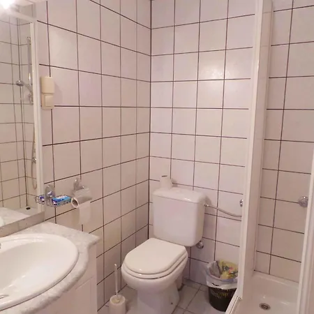 1 Apartament *