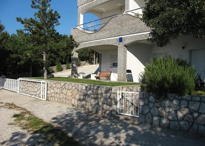 1 Apartment *